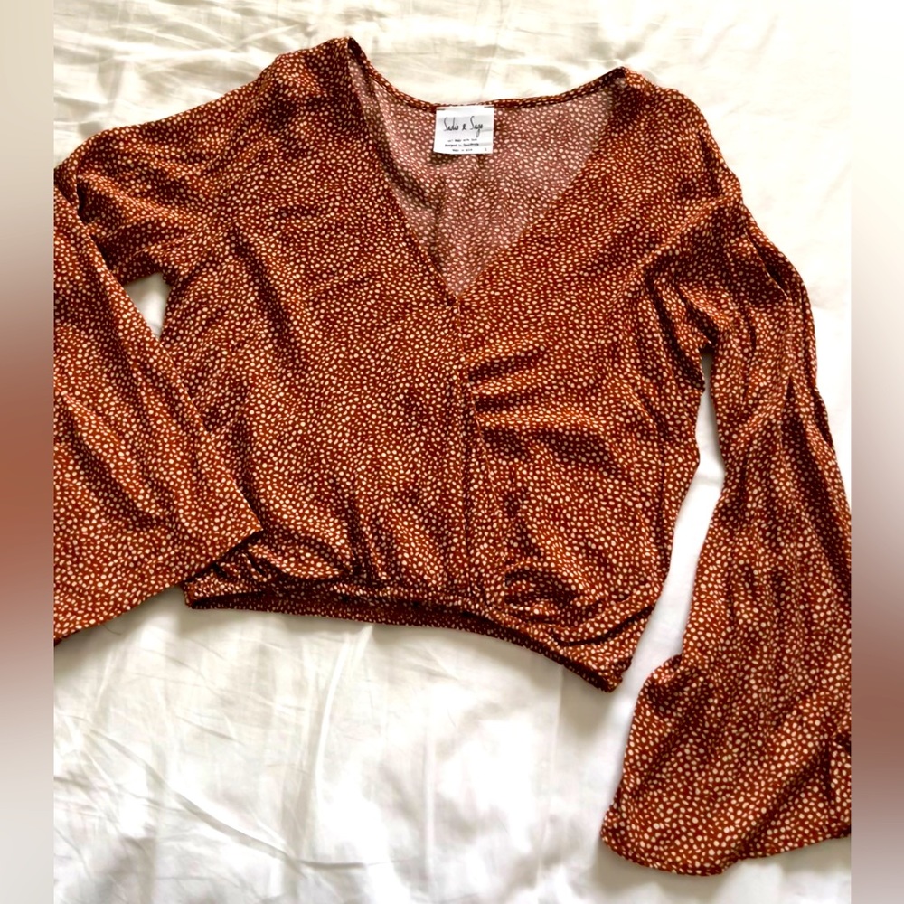 Sadie & Sage Cropped Blouse. Size Small.